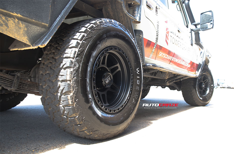 TOYOTA 79 SERIES LANDCRUISER KING KONG SATIN BLACK