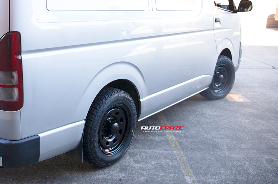 TOYOTA HIACE KING TERRA BLACK 