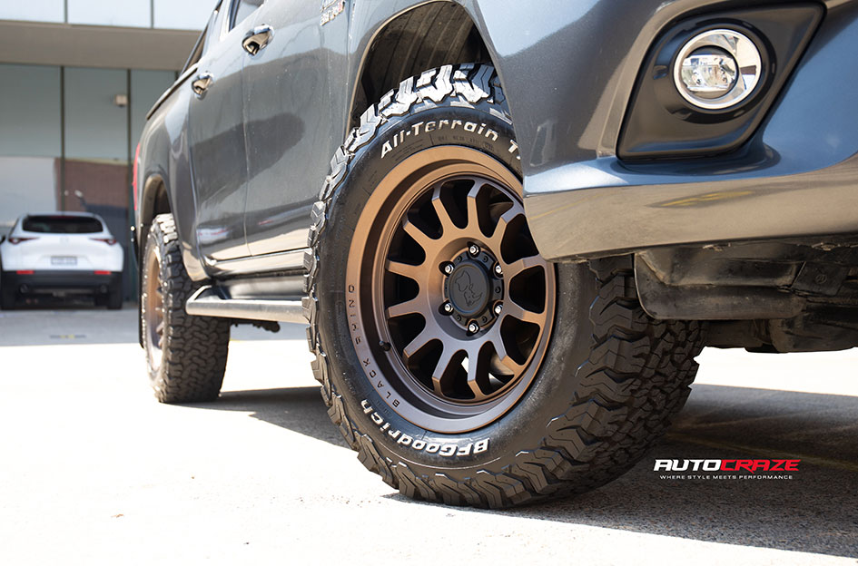 TOYOTA HILUX BLACK RHINO RAPID BRONZE 