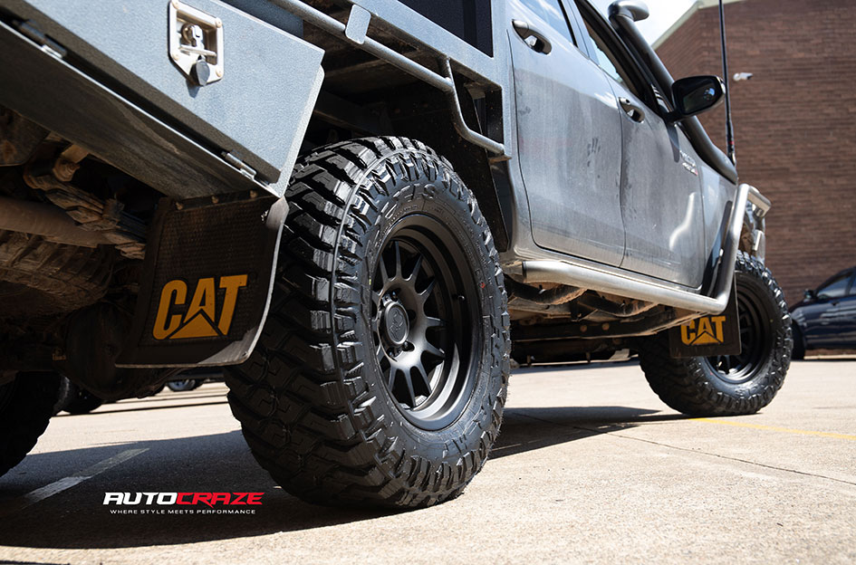 TOYOTA HILUX BLACK RHINO GUIDE MATTE BLACK 