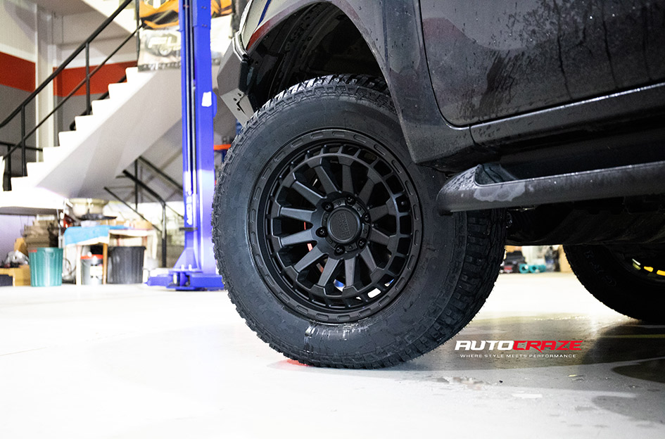 TOYOTA HILUX BLACK RHINO RAID MATTE BLACK 