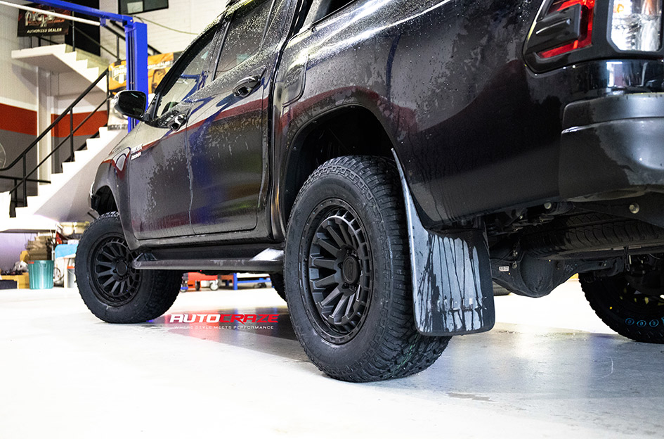 TOYOTA HILUX BLACK RHINO RAID MATTE BLACK 