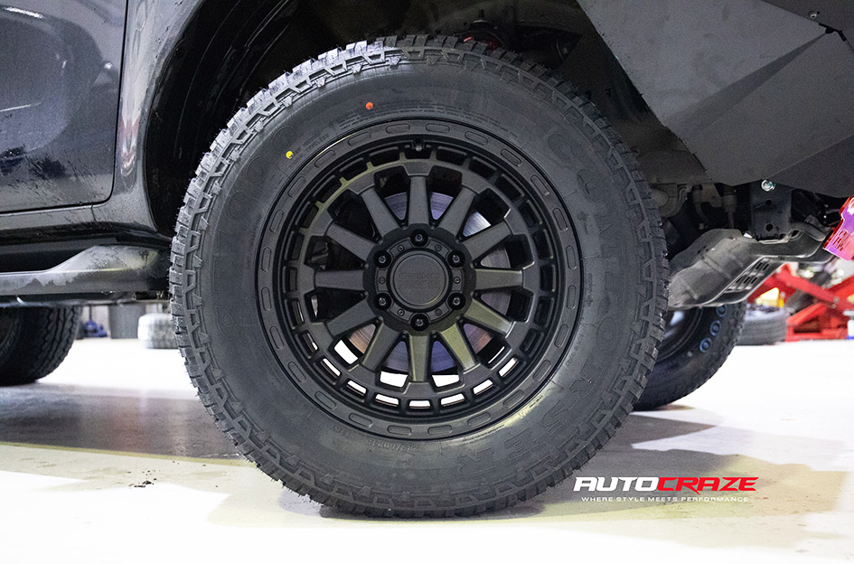 TOYOTA HILUX BLACK RHINO RAID MATTE BLACK 