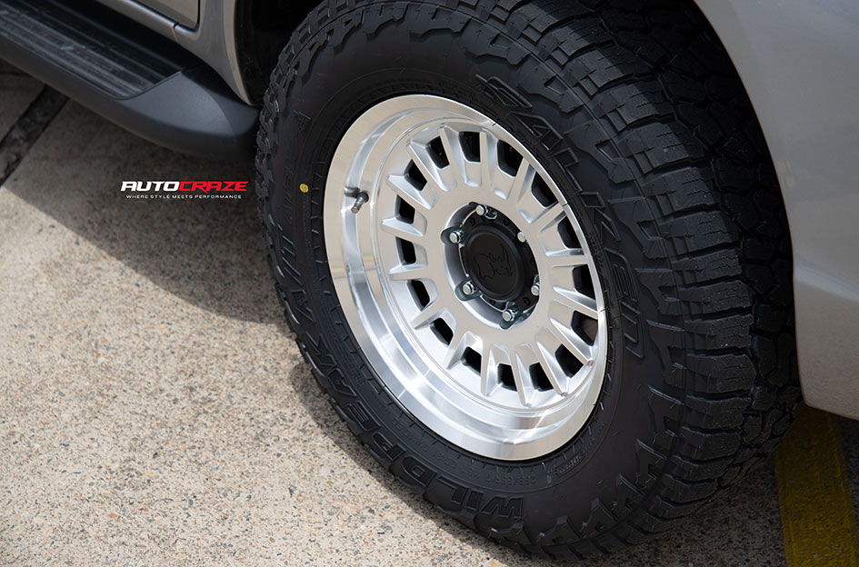 TOYOTA HILUX BLACK RHINO ALISO GLOSS SILVER MIRROR CUT FACE & LIP