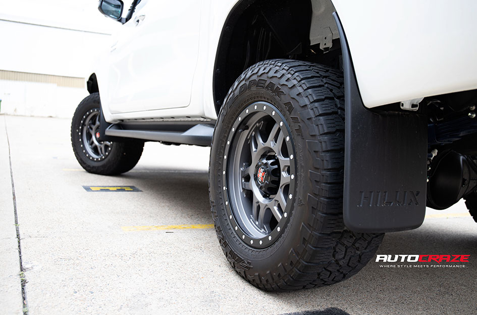 TOYOTA HILUX CSA MILITANT SATIN GREY BLACK LIP