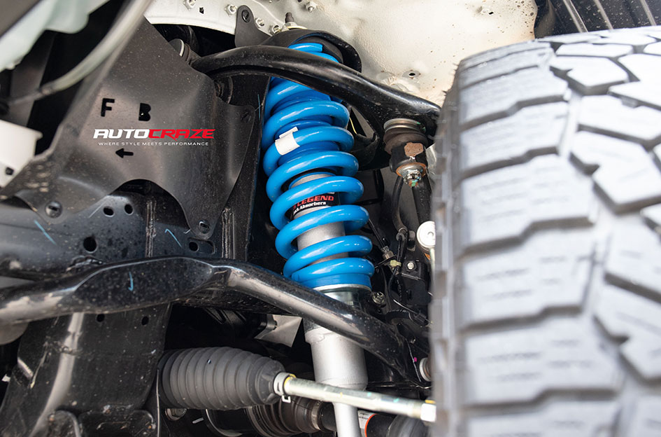 TOYOTA HILUX CSA MILITANT SATIN GREY BLACK LIP