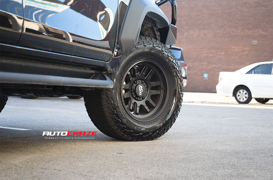 TOYOTA HILUX DIFTY LIFE CANYON SATIN BLACK