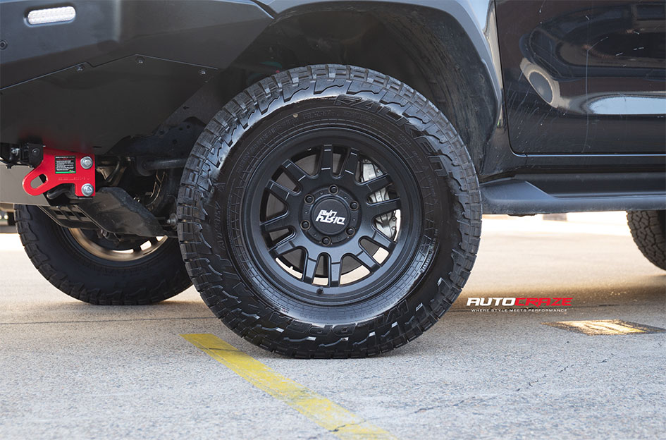 TOYOTA HILUX DIFTY LIFE CANYON SATIN BLACK