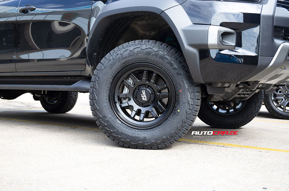 TOYOTA HILUX DIRTY LIFE CANYON SATIN BLACK