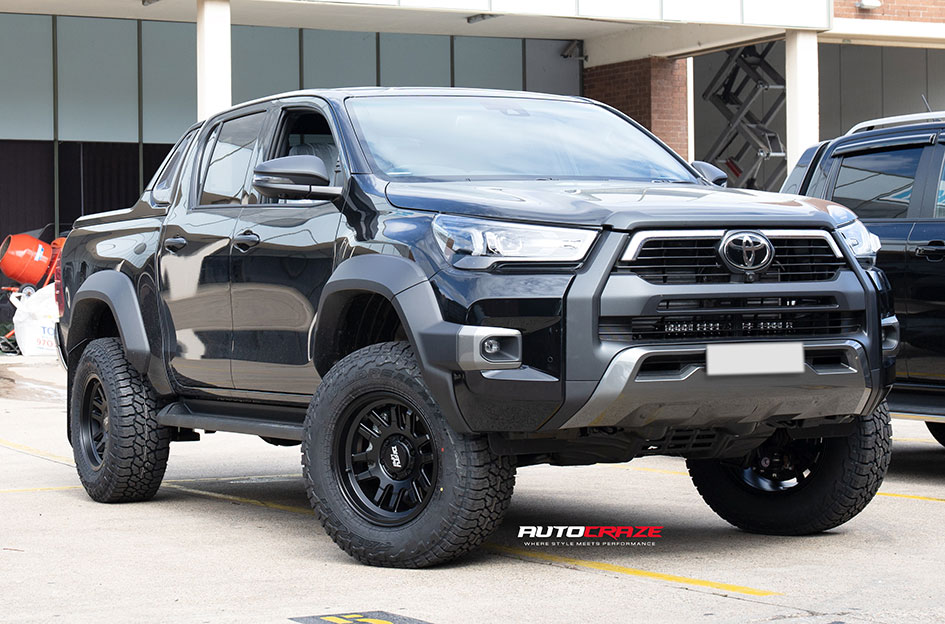 TOYOTA HILUX DIRTY LIFE CANYON SATIN BLACK