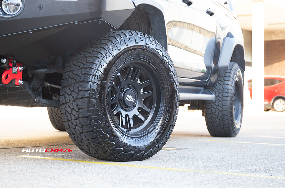 TOYOTA HILUX DIFTY LIFE CANYON SATIN BLACK