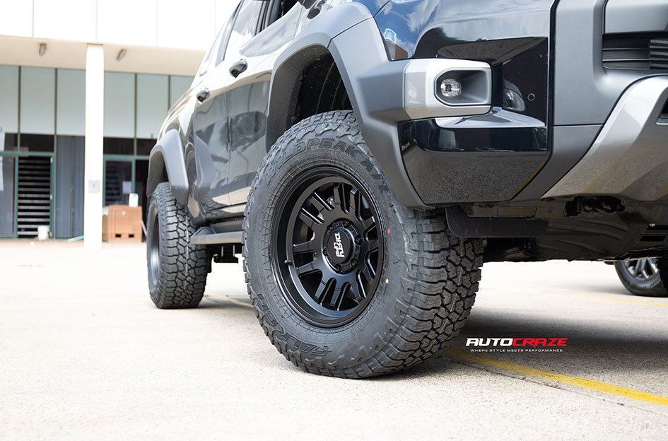 TOYOTA HILUX DIRTY LIFE CANYON SATIN BLACK
