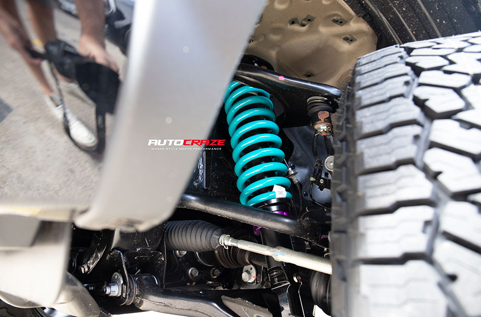 TOYOTA HILUX DIRTY LIFE CANYON SATIN BLACK