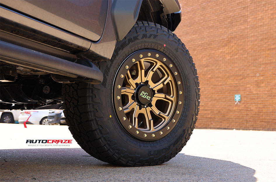 TOYOTA HILUX DIRTY LIFE DT1 SATIN GOLD BLACK LIP