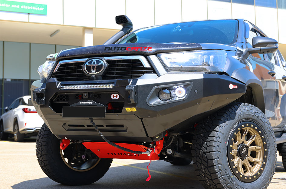 TOYOTA HILUX DIRTY LIFE DT1 SATIN GOLD BLACK LIP