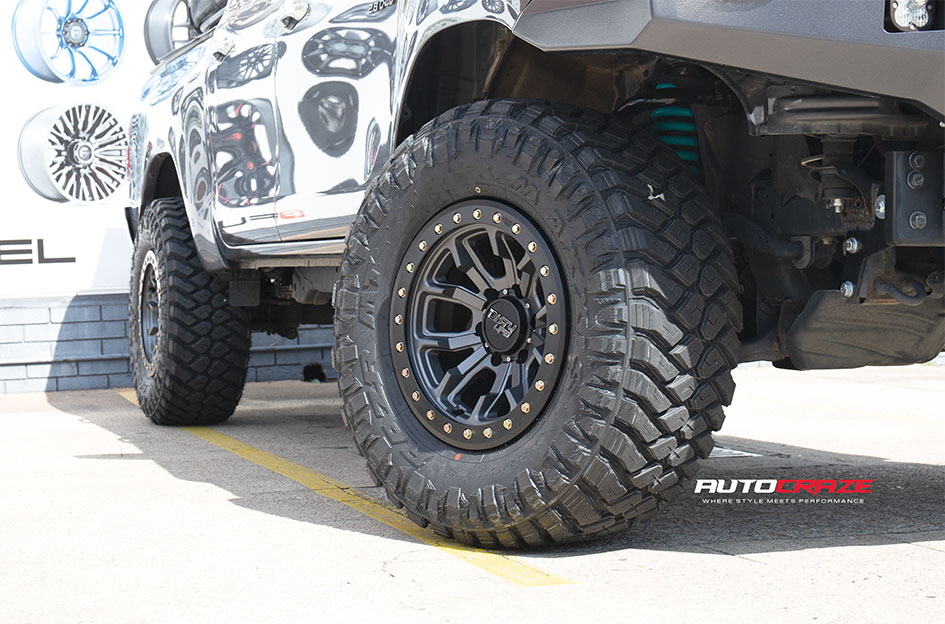 TOYOTA HILUX DIRTY LIFE DT1 SATIN GRAPHITE BLACK LIP