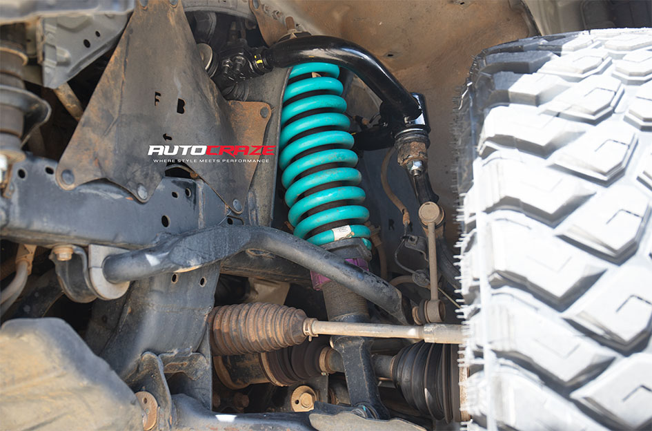 TOYOTA HILUX DIRTY LIFE DT1 SATIN GRAPHITE BLACK LIP