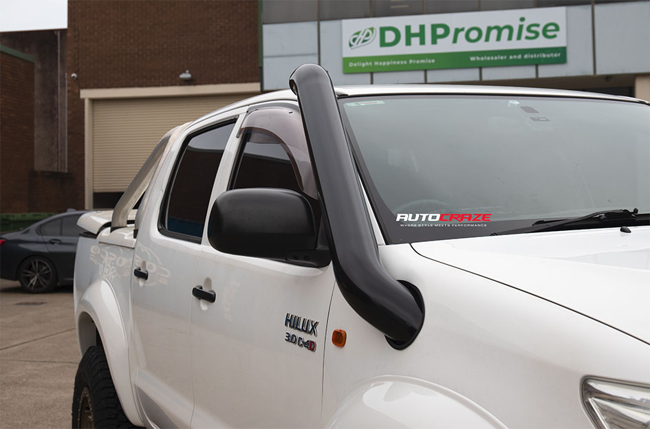 TOYOTA HILUX DIRTY LIFE DT1 SATIN GOLD BLACK LIP