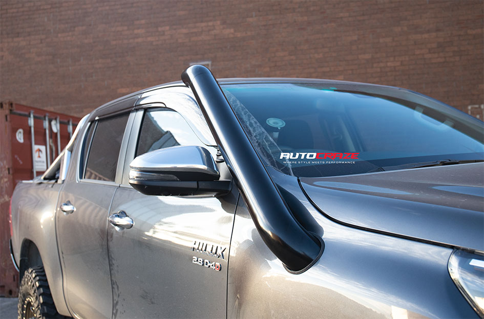 TOYOTA HILUX DIRTY LIFE DT1 SATIN GOLD BLACK LIP