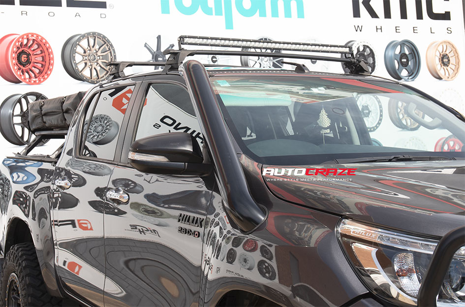 TOYOTA HILUX DIRTY LIFE DT1 SATIN GRAPHITE BLACK LIP