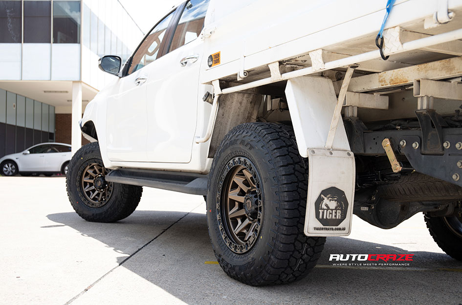 TOYOTA HILUX FUEL COVERT BRONZE BLACK RING 