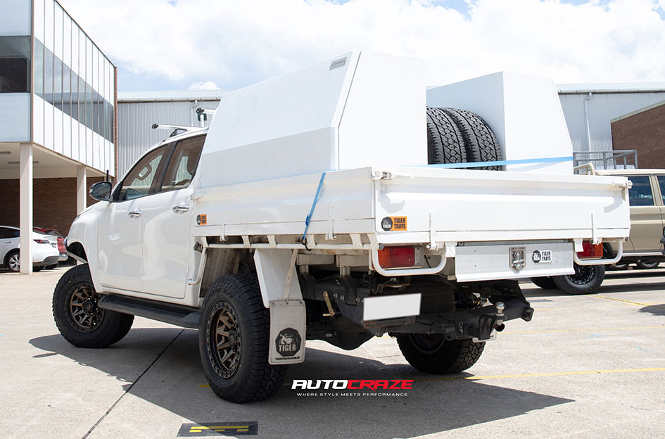 TOYOTA HILUX FUEL COVERT BRONZE BLACK RING 