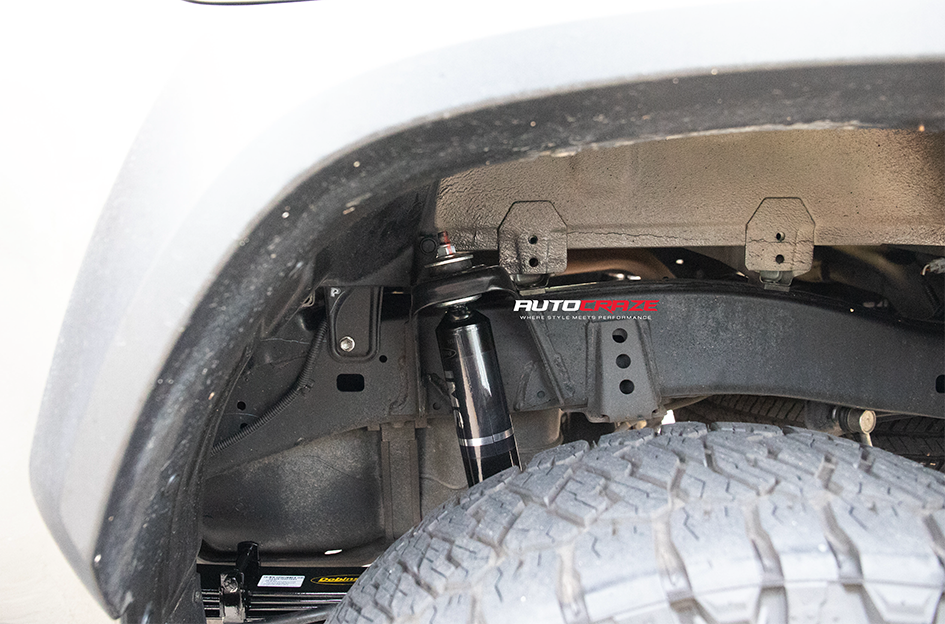 TOYOTA HILUX FUEL REBEL 6 MATTE BLACK 