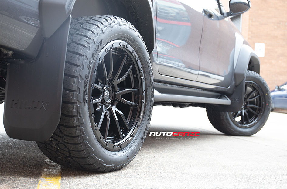 TOYOTA HILUX FUEL REBEL 6 MATTE BLACK 