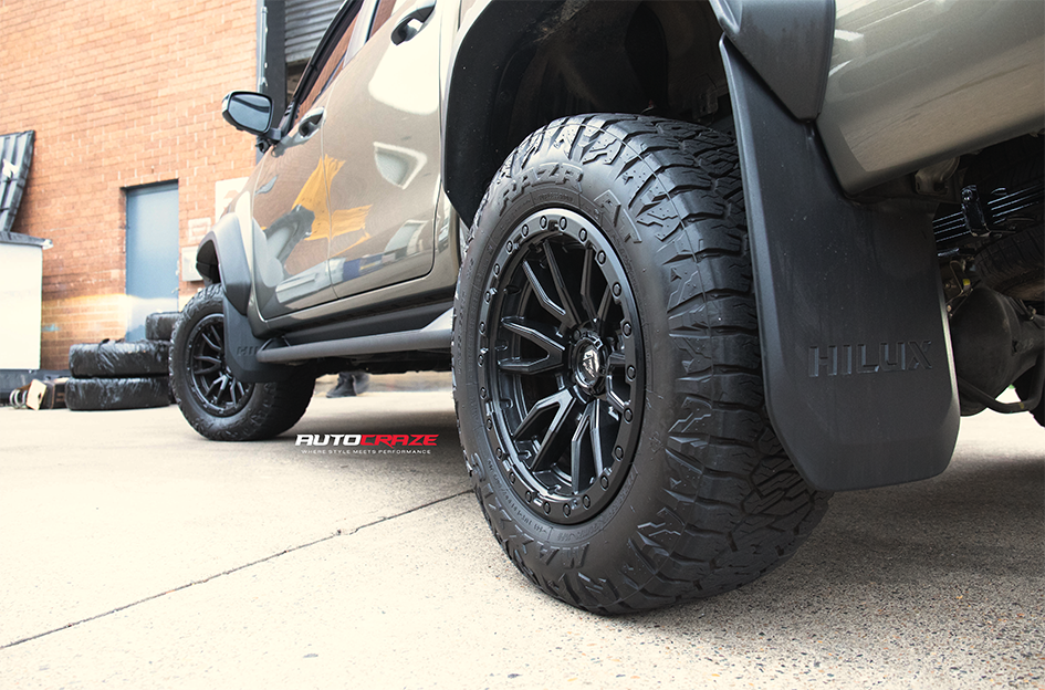 TOYOTA HILUX FUEL REBEL 6 MATTE BLACK 