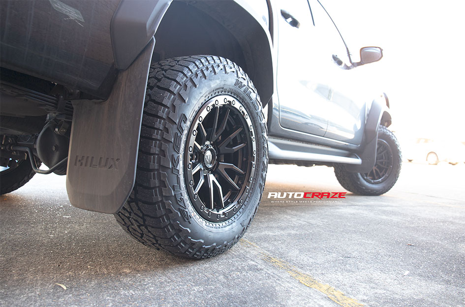 TOYOTA HILUX ROGUE FUEL REBEL 6 MATTE BLACK 