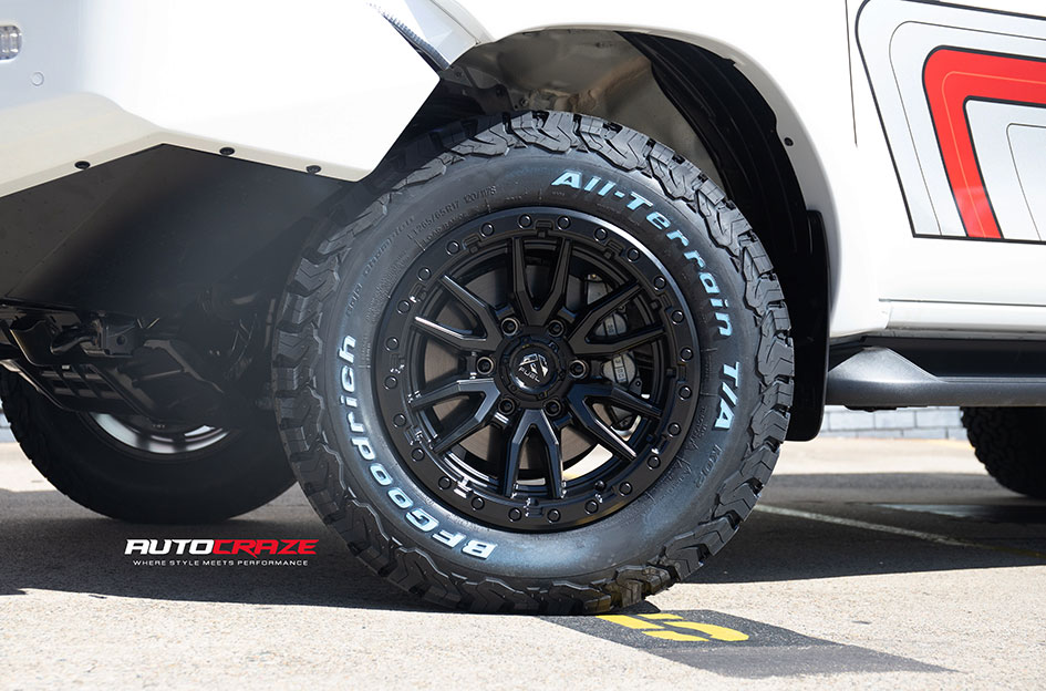 TOYOTA HILUX FUEL REBEL 6 MATTE BLACK 