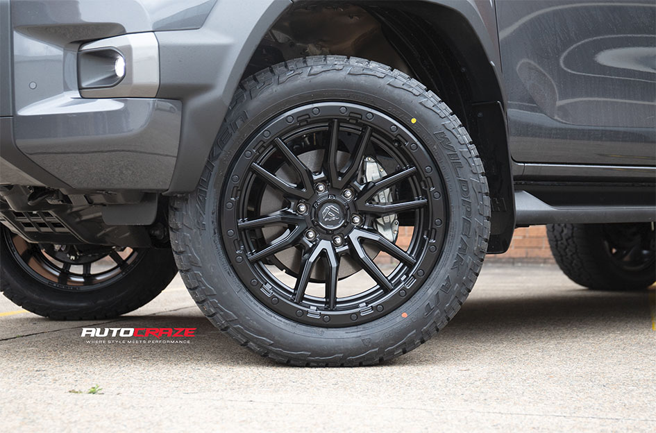 TOYOTA HILUX FUEL REBEL 6 MATTE BLACK 
