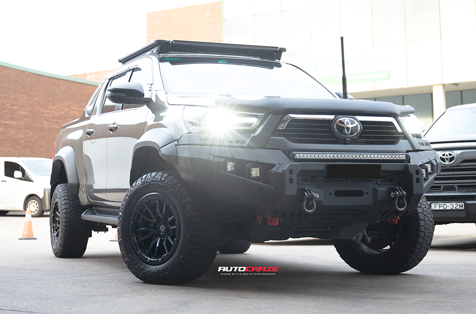 TOYOTA HILUX FUEL REBEL 6 MATTE BLACK 