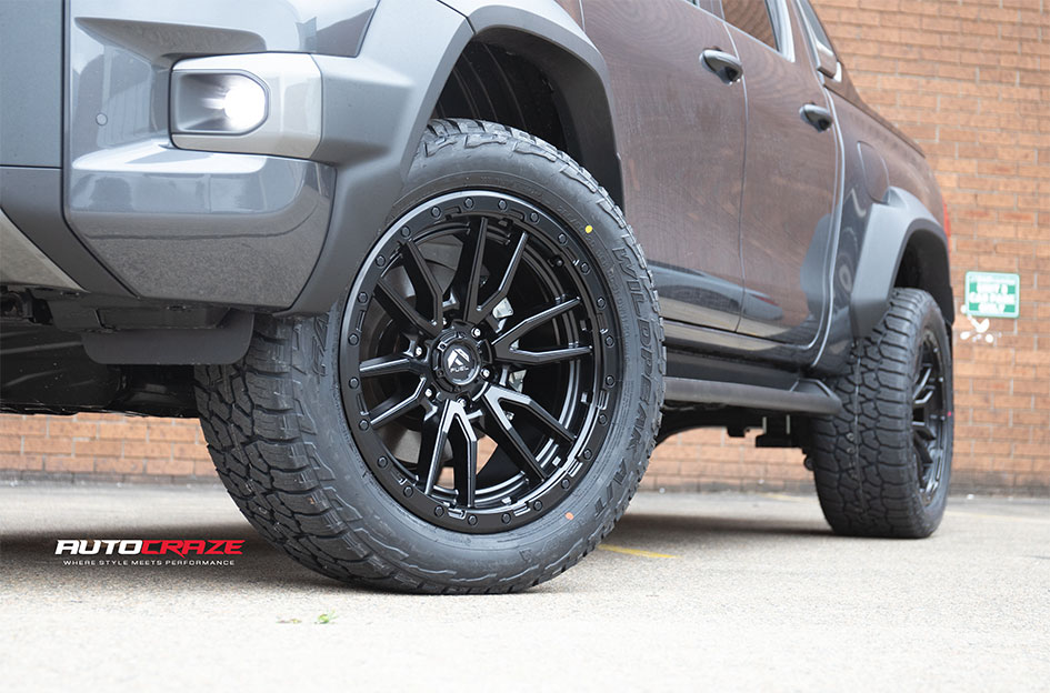 TOYOTA HILUX FUEL REBEL 6 MATTE BLACK 
