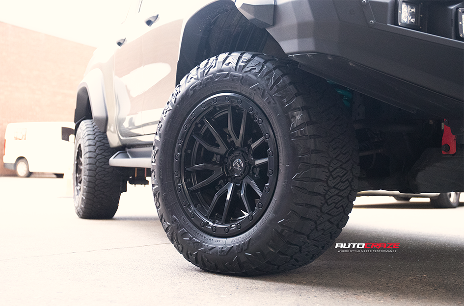 TOYOTA HILUX FUEL REBEL 6 MATTE BLACK 