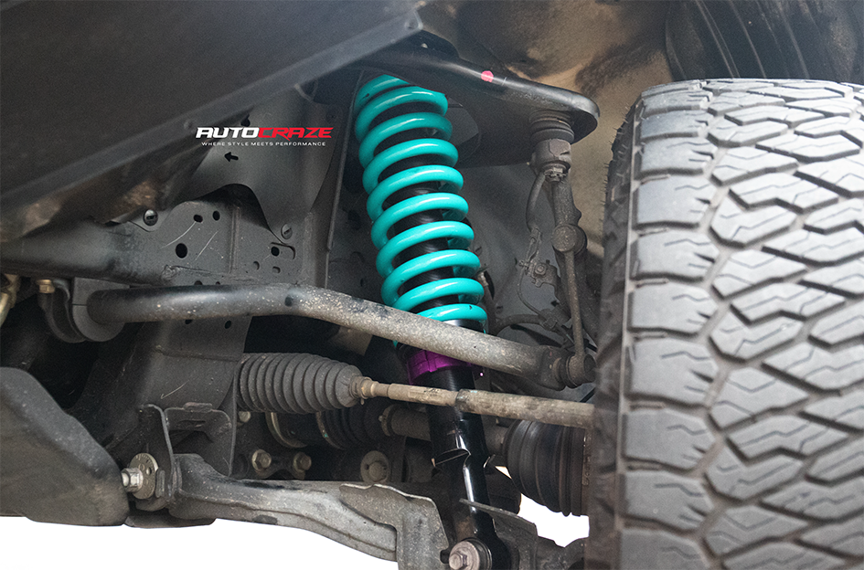 TOYOTA HILUX FUEL REBEL 6 MATTE BLACK 
