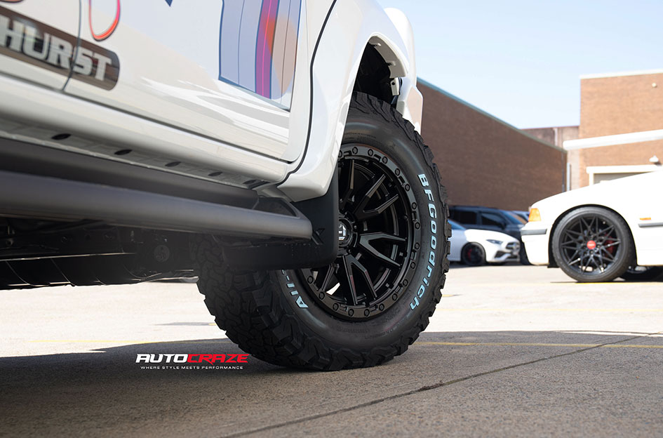 TOYOTA HILUX FUEL REBEL 6 MATTE BLACK 
