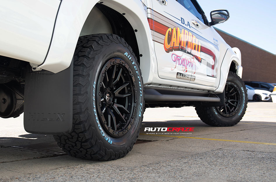 TOYOTA HILUX FUEL REBEL 6 MATTE BLACK 