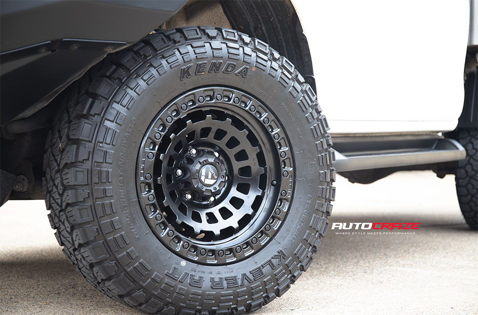 TOYOTA HILUX FUEL ZEPHYR MATTE BLACK