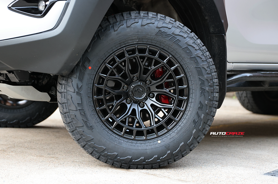 TOYOTA HILUX GR FUEL SIGMA BLACKOUT