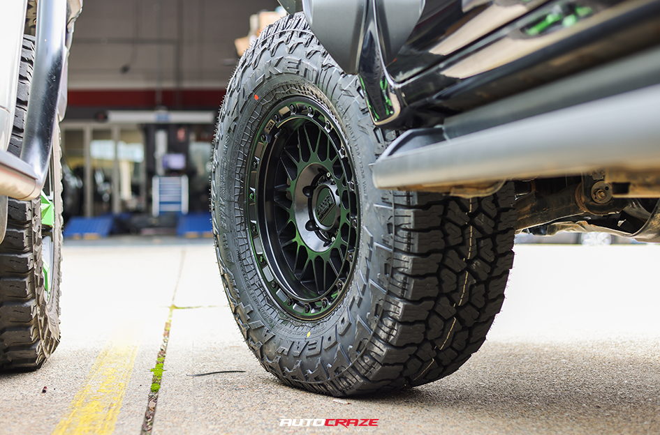 TOYOTA HILUX KMC ATTACK MATTE BLACK