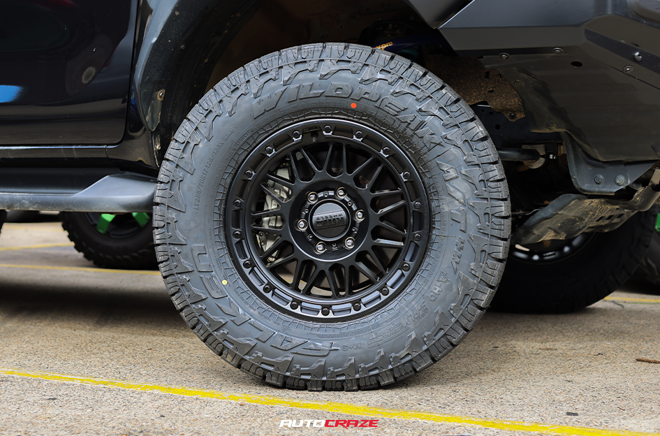 TOYOTA HILUX KMC ATTACK MATTE BLACK
