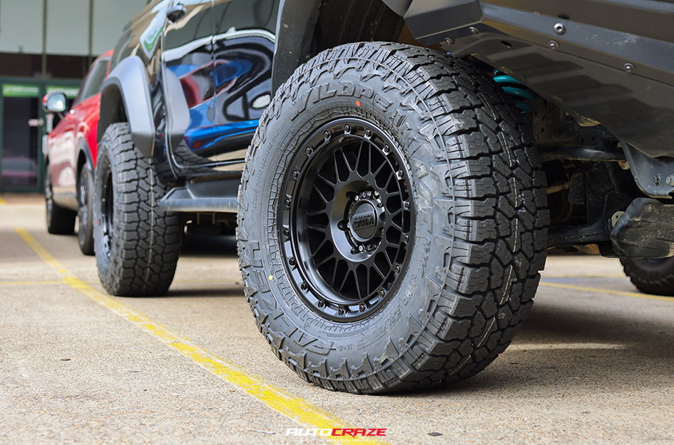 TOYOTA HILUX KMC ATTACK MATTE BLACK