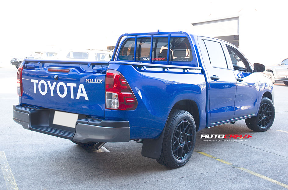 TOYOTA HILUX KMC BULLY KM708 SATIN BLACK