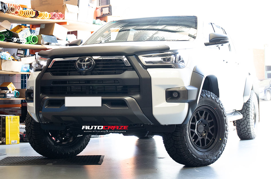 TOYOTA HILUX KMC BULLY OL KM717 SATIN BLACK