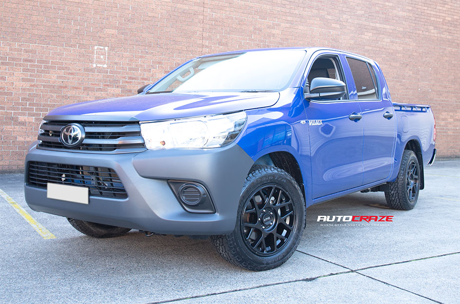 TOYOTA HILUX KMC BULLY KM708 SATIN BLACK