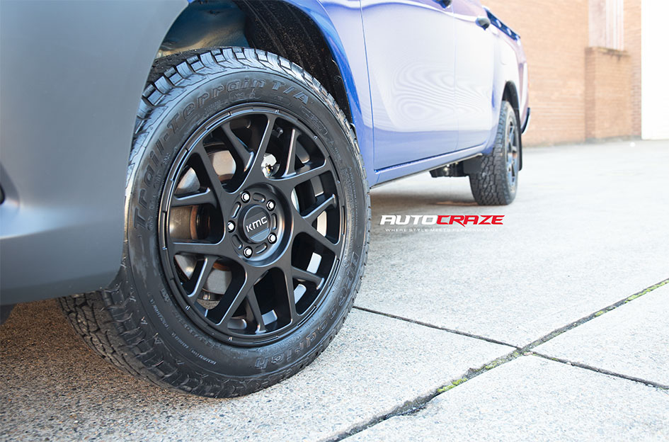 TOYOTA HILUX KMC BULLY KM708 SATIN BLACK