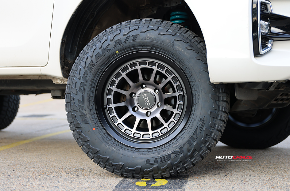 TOYOTA HILUX KMC CANYON SATIN BLACK W/ GRAY TINT