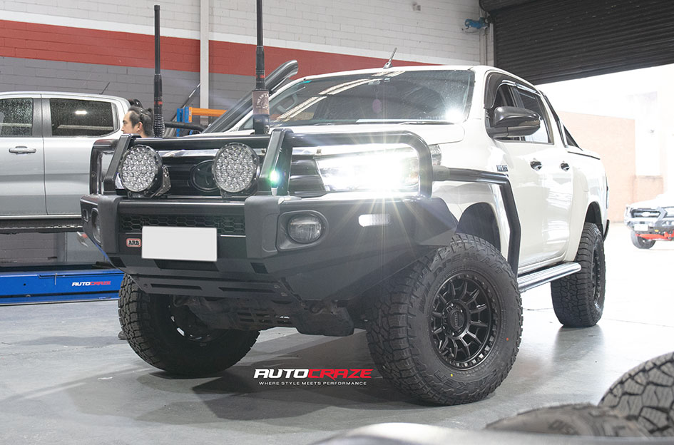 TOYOTA HILUX KMC CARNAGE SATIN BLACK W/ GRAY TINT