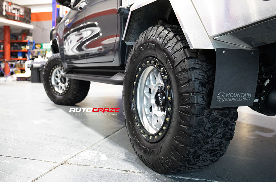 TOYOTA HILUX KMC GRS MACHINED W/ SATIN BLACK LIP